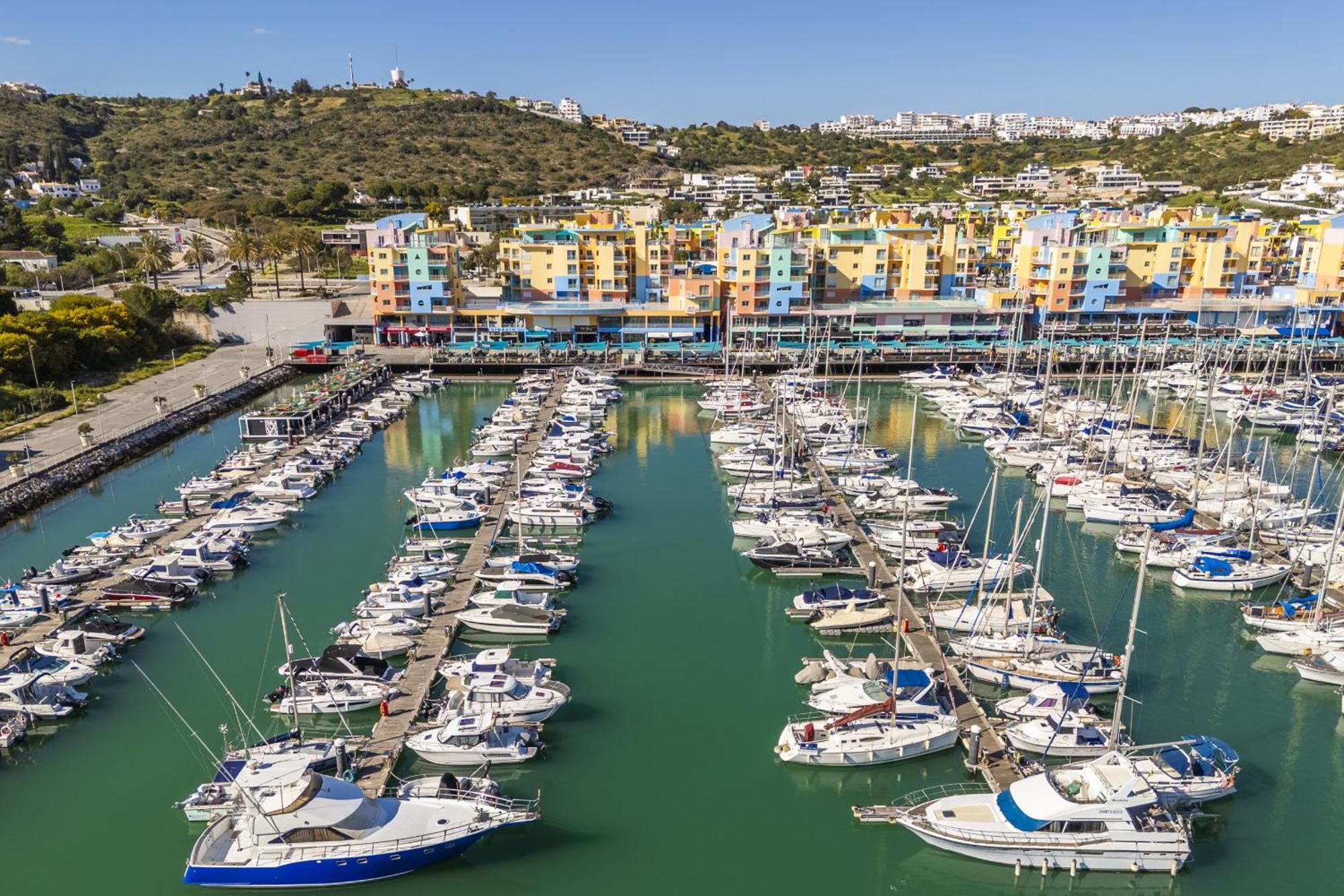 Marina Breeze Apartment With Pool - 900M From The Beach Albufeira Buitenkant foto