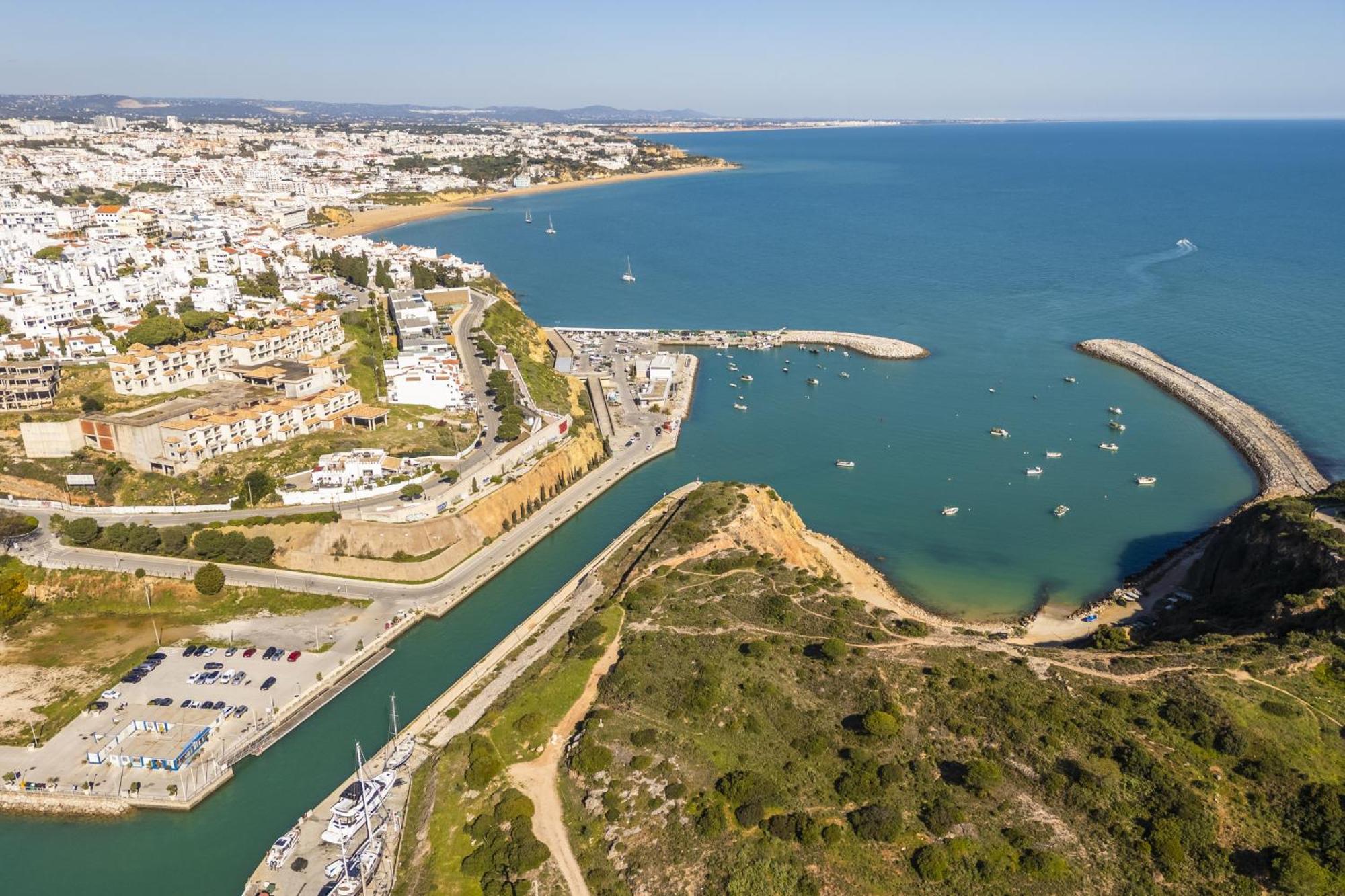 Marina Breeze Apartment With Pool - 900M From The Beach Albufeira Buitenkant foto