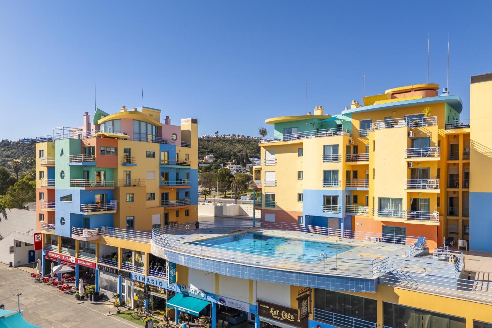Marina Breeze Apartment With Pool - 900M From The Beach Albufeira Buitenkant foto