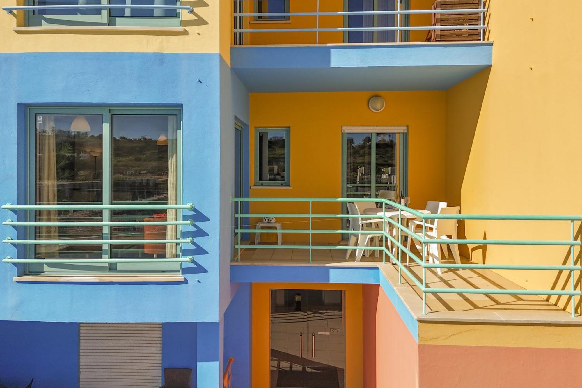 Marina Breeze Apartment With Pool - 900M From The Beach Albufeira Buitenkant foto