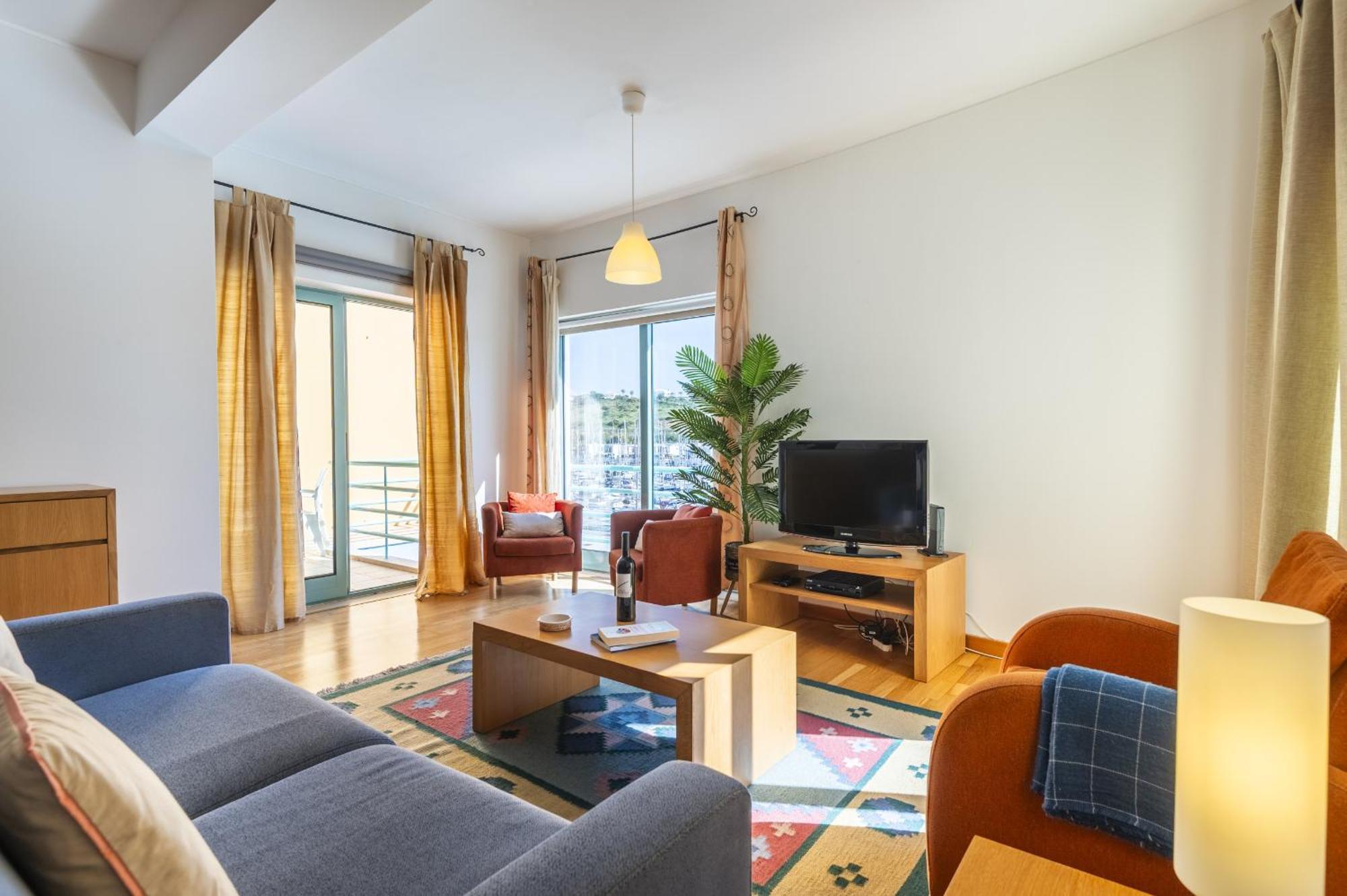 Marina Breeze Apartment With Pool - 900M From The Beach Albufeira Buitenkant foto