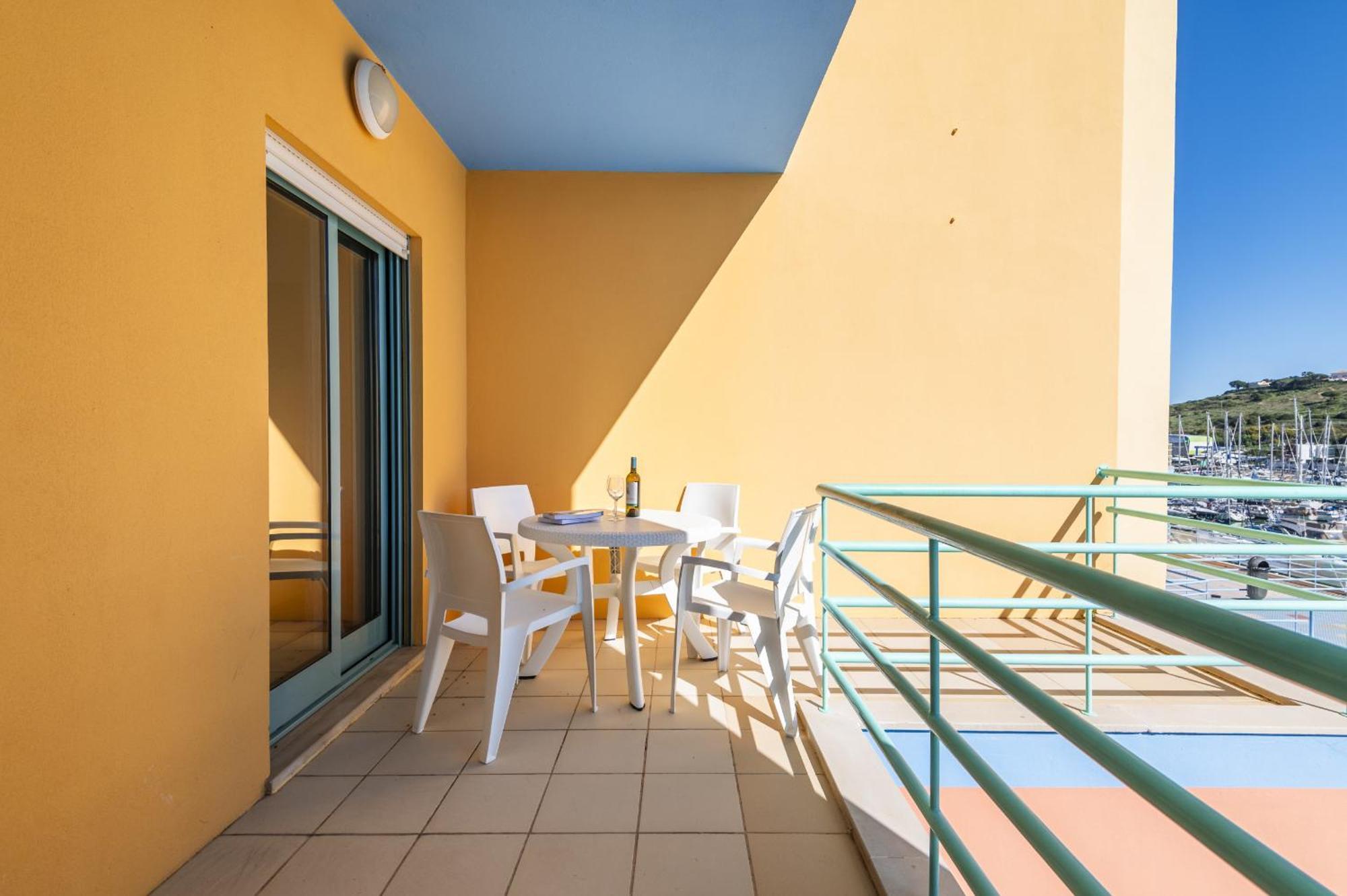 Marina Breeze Apartment With Pool - 900M From The Beach Albufeira Buitenkant foto