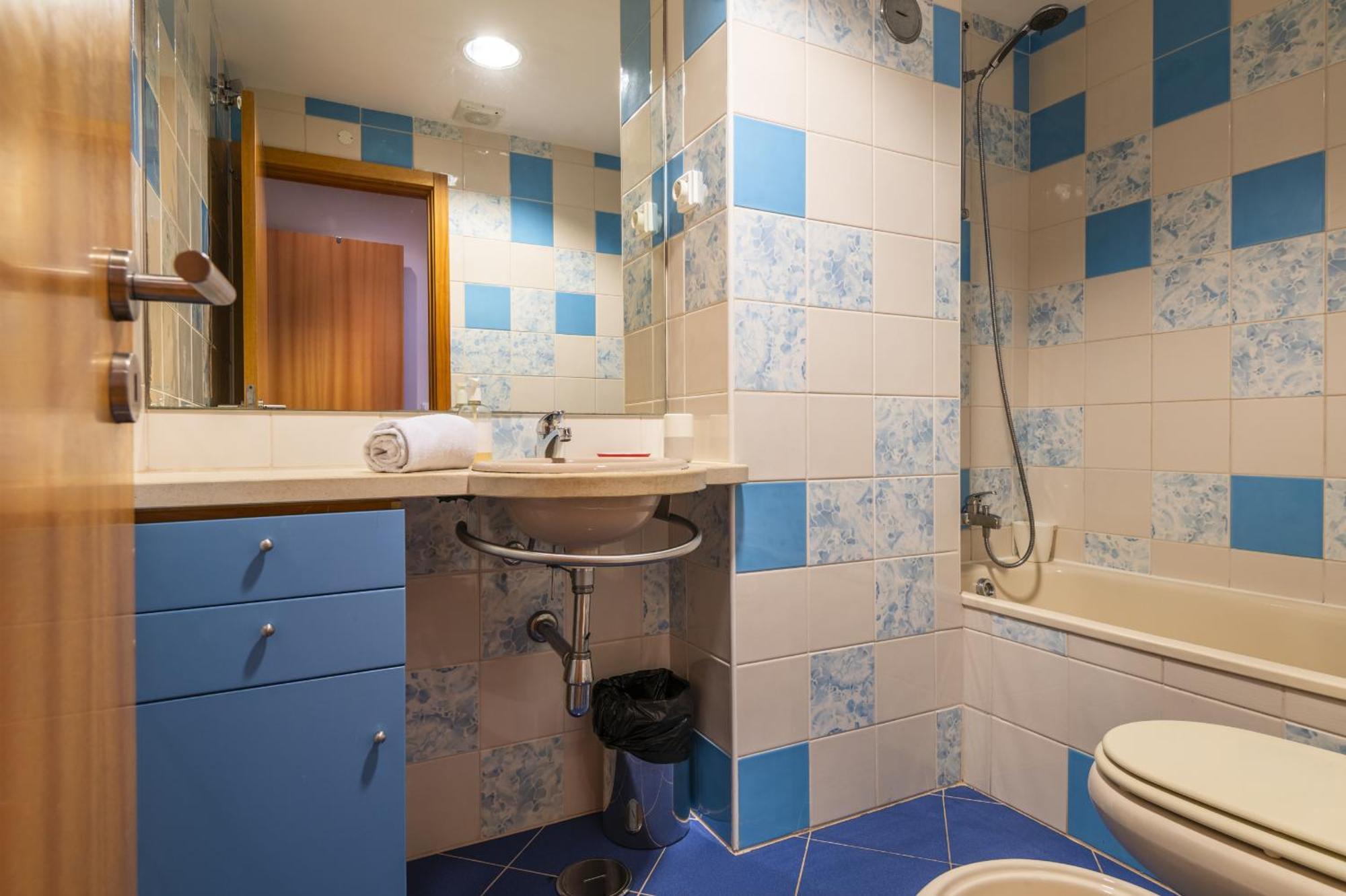 Marina Breeze Apartment With Pool - 900M From The Beach Albufeira Buitenkant foto