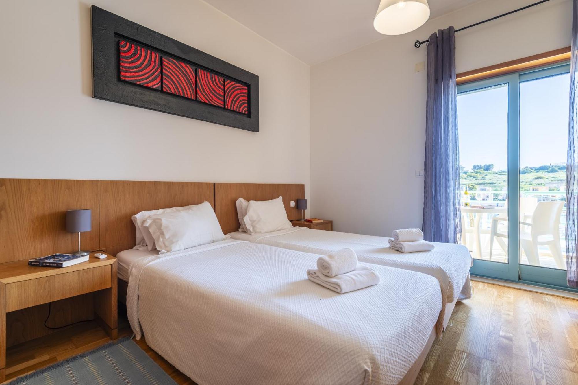 Marina Breeze Apartment With Pool - 900M From The Beach Albufeira Buitenkant foto