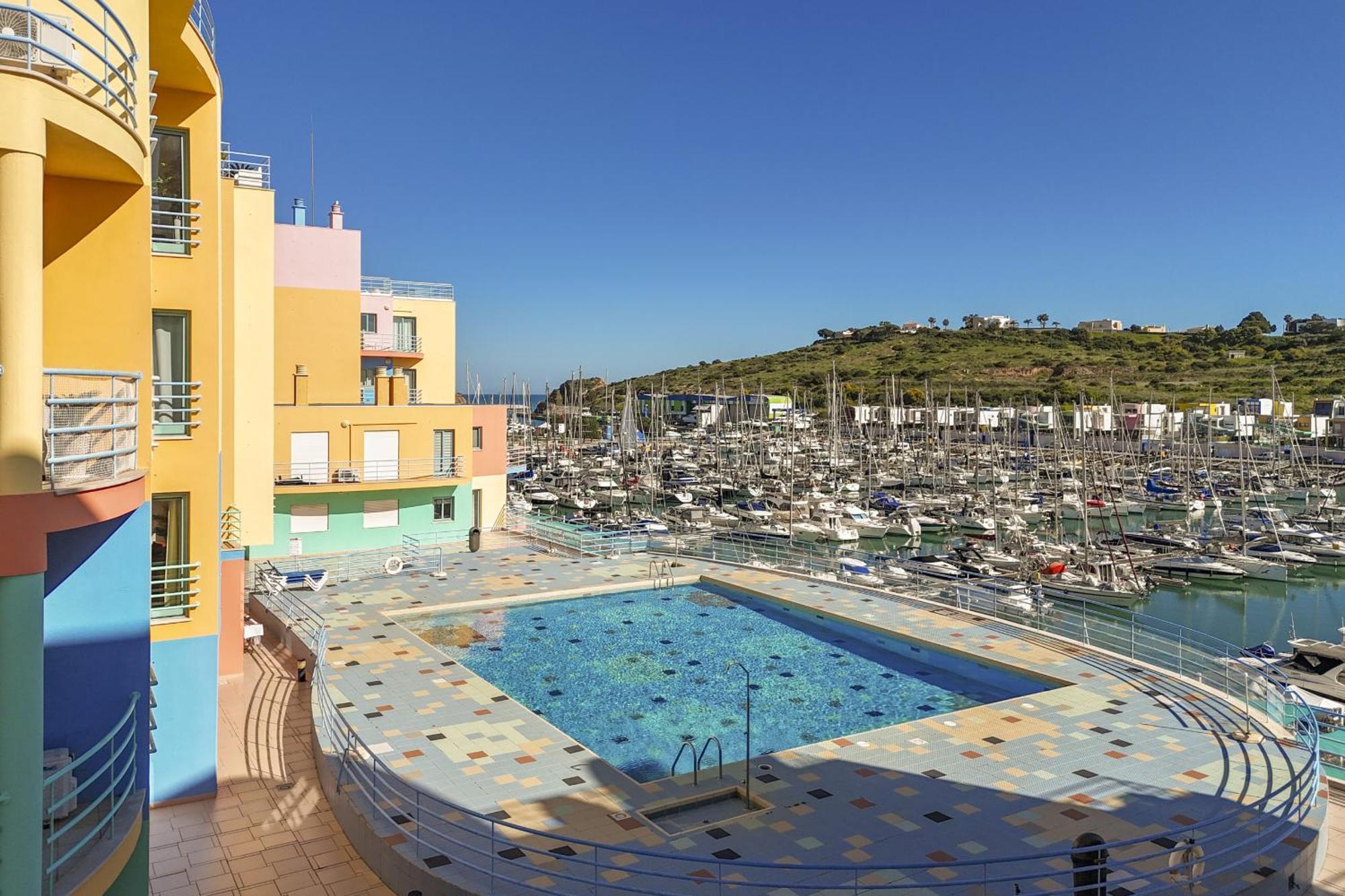 Marina Breeze Apartment With Pool - 900M From The Beach Albufeira Buitenkant foto