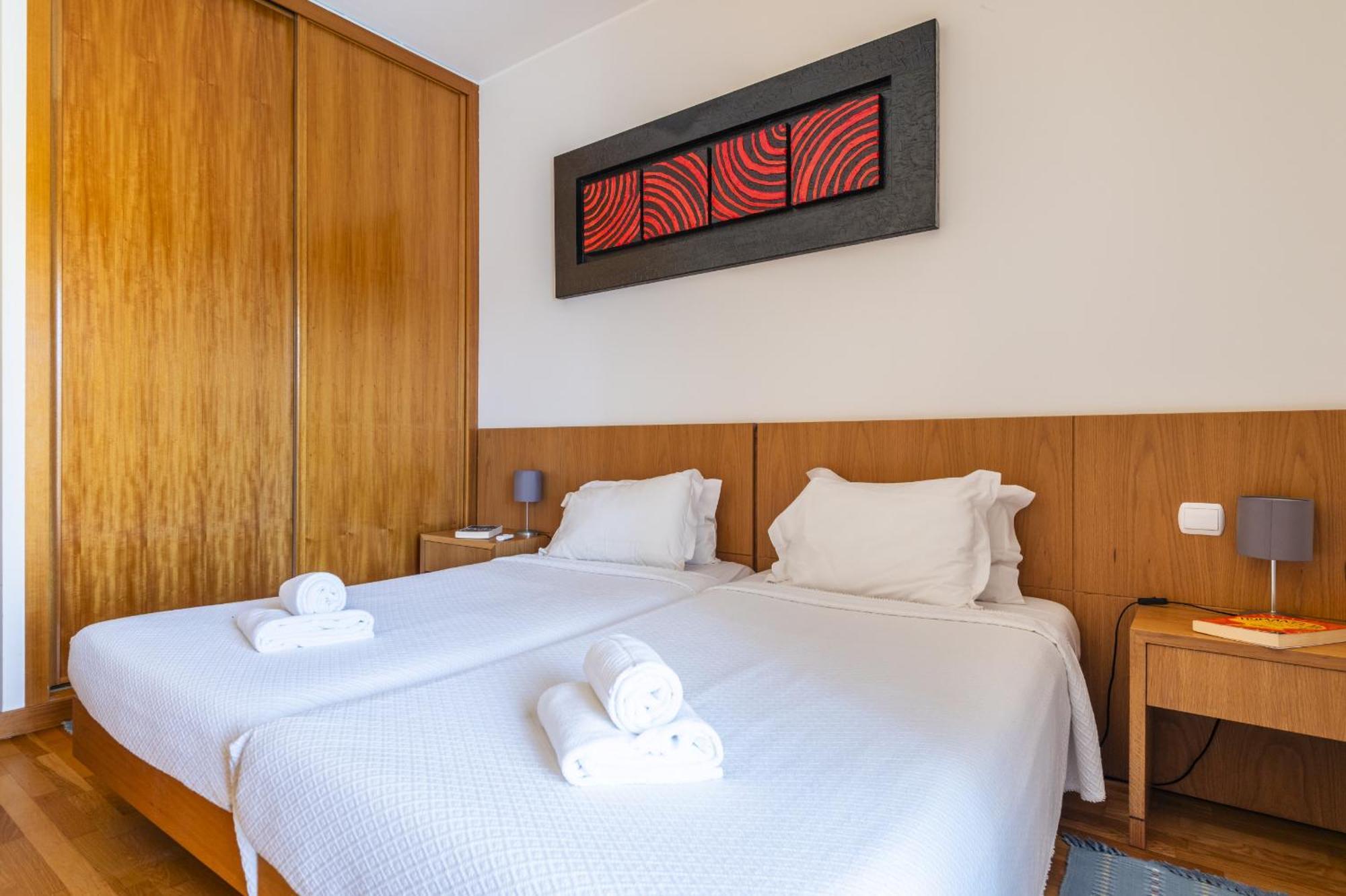 Marina Breeze Apartment With Pool - 900M From The Beach Albufeira Buitenkant foto